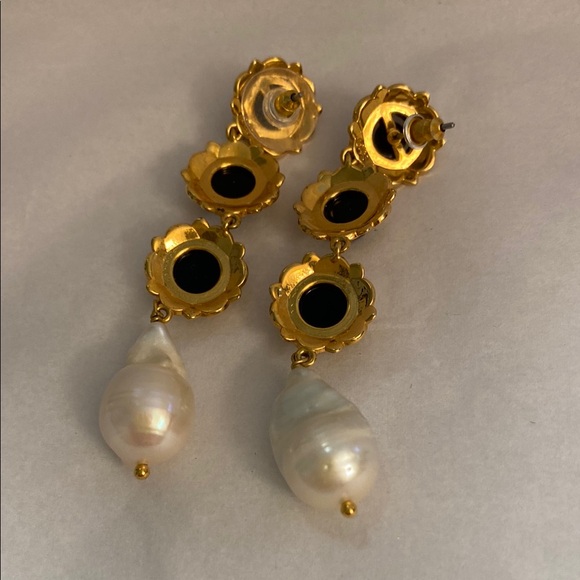 Elegant Gold and Black Pearl Drop Earrings - Picture 2 of 3